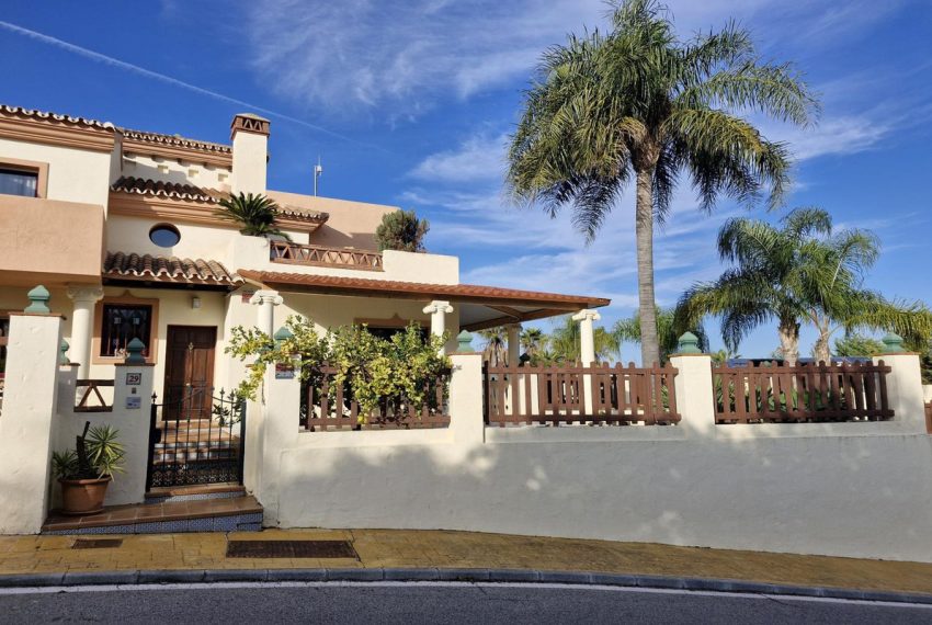 R4902583-Villa-For-Sale-Coin-Semi-Detached-5-Beds-283-Built-1