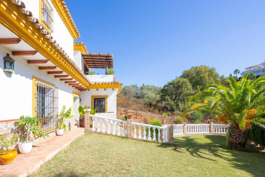 R2223614-Villa-For-Sale-Elviria-Detached-4-Beds-347-Built-7