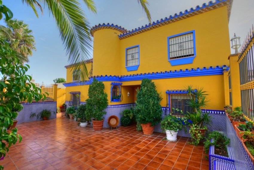 R2573192-Villa-For-Sale-El-Padron-Detached-5-Beds-311-Built