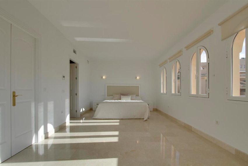 R2779193-Apartment-For-Sale-Elviria-Penthouse-3-Beds-135-Built-12