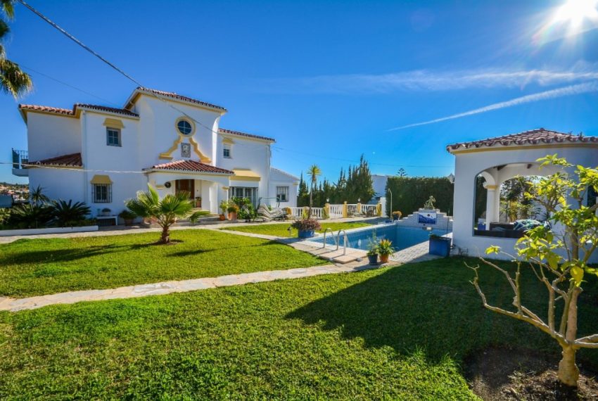 R2833532-Villa-For-Sale-Estepona-Detached-8-Beds-503-Built