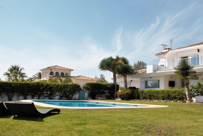 R3630323-Villa-For-Sale-El-Paraiso-Detached-10-Beds-878-Built-3