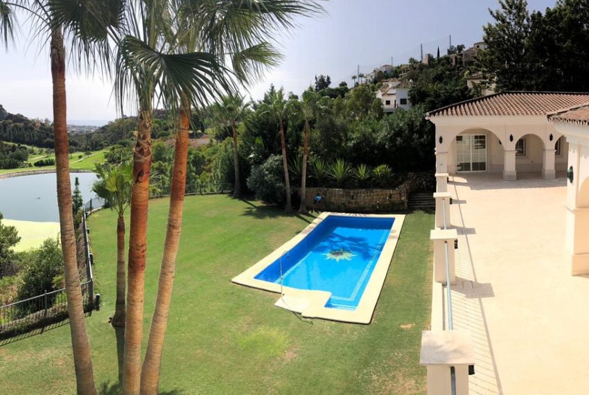 R3878467-Villa-For-Sale-Los-Arqueros-Detached-7-Beds-1312-Built-1