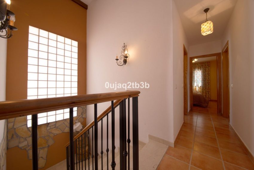 R3975967-Villa-For-Sale-Estepona-Detached-6-Beds-292-Built-17