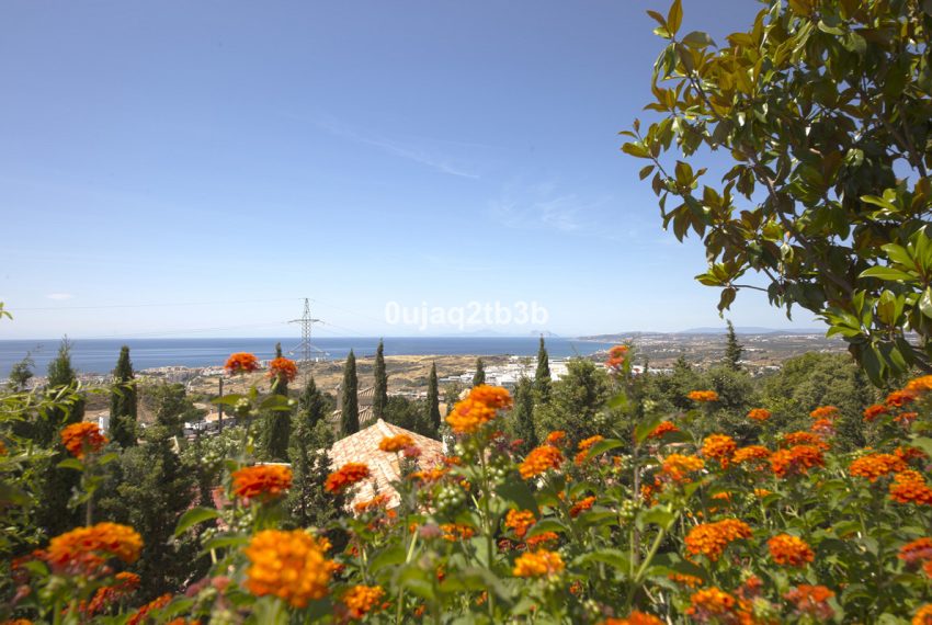 R3975967-Villa-For-Sale-Estepona-Detached-6-Beds-292-Built