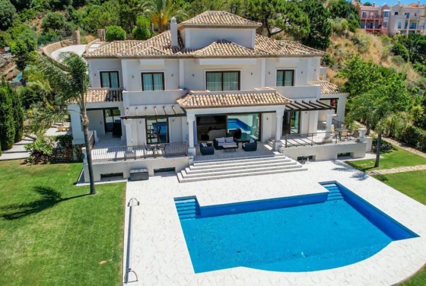 R4061875-Villa-For-Sale-Benahavis-Detached-6-Beds-700-Built-1