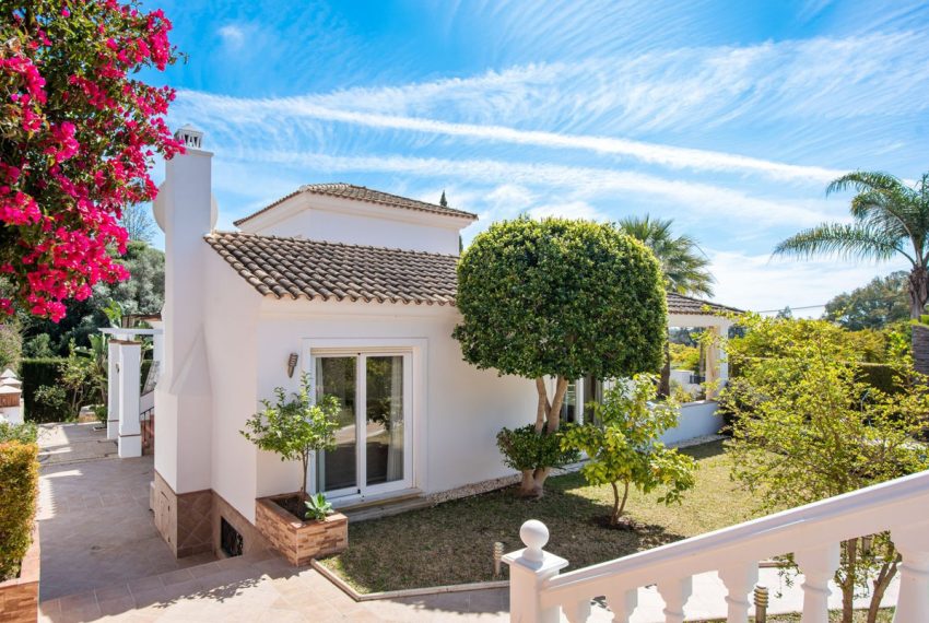 R4186924-Villa-For-Sale-Elviria-Detached-4-Beds-463-Built-2