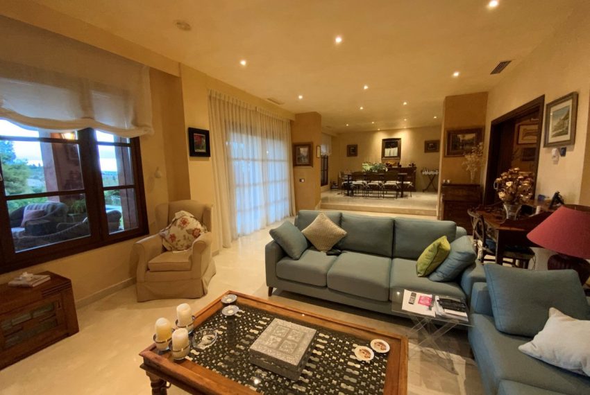 R4191364-Villa-For-Sale-Marbella-Detached-4-Beds-760-Built-2