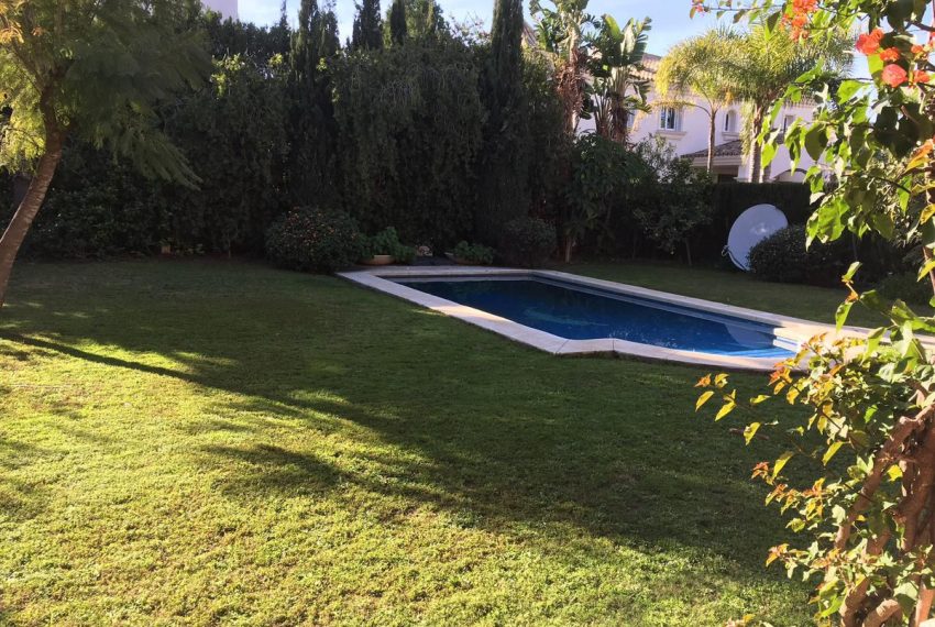 R4256158-Villa-For-Sale-Nueva-Andalucia-Detached-4-Beds-474-Built-2