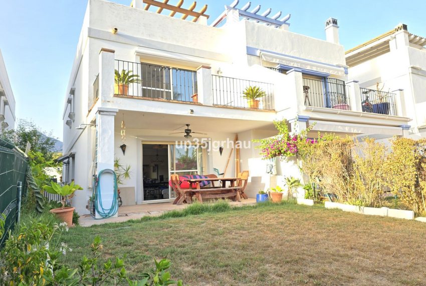 R4325068-Villa-For-Sale-Estepona-Semi-Detached-4-Beds-325-Built-11