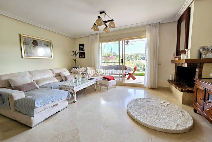 R4325068-Villa-For-Sale-Estepona-Semi-Detached-4-Beds-325-Built-13