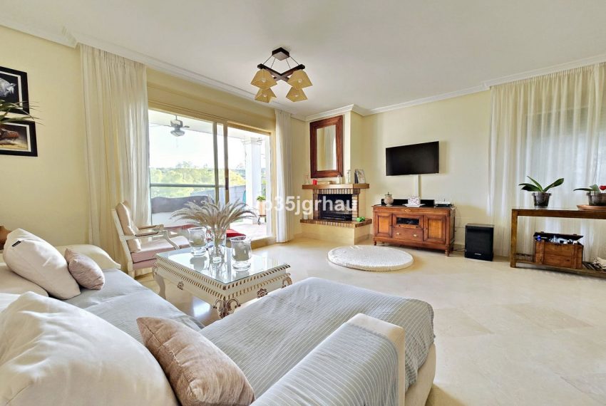 R4325068-Villa-For-Sale-Estepona-Semi-Detached-4-Beds-325-Built-16