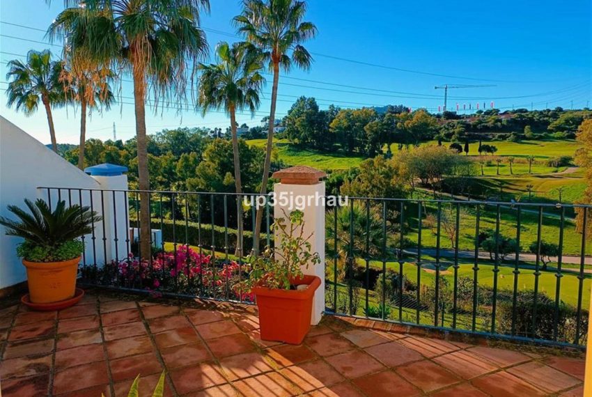 R4325068-Villa-For-Sale-Estepona-Semi-Detached-4-Beds-325-Built-9