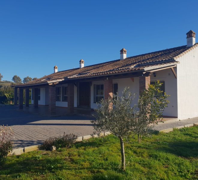 R4329907-Image 1-Finca - 6 Beds - 250 Built