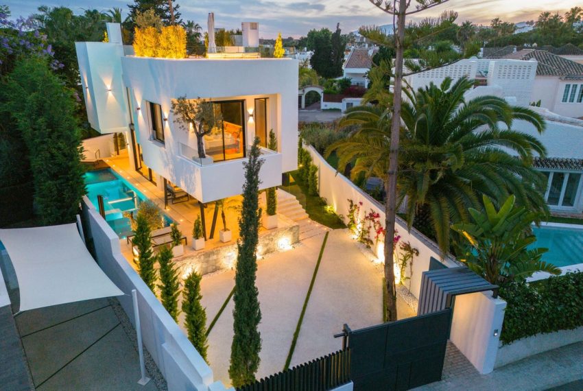 R4340692-Villa-For-Sale-Marbella-Detached-5-Beds-470-Built-1