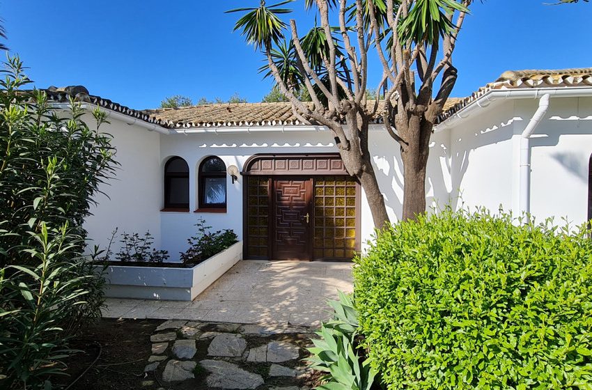 R4375132-Villa-For-Sale-La-Cala-de-Mijas-Detached-6-Beds-444-Built-2