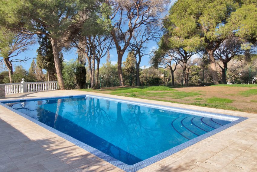 R4569874-Villa-For-Sale-Elviria-Detached-5-Beds-455-Built-2