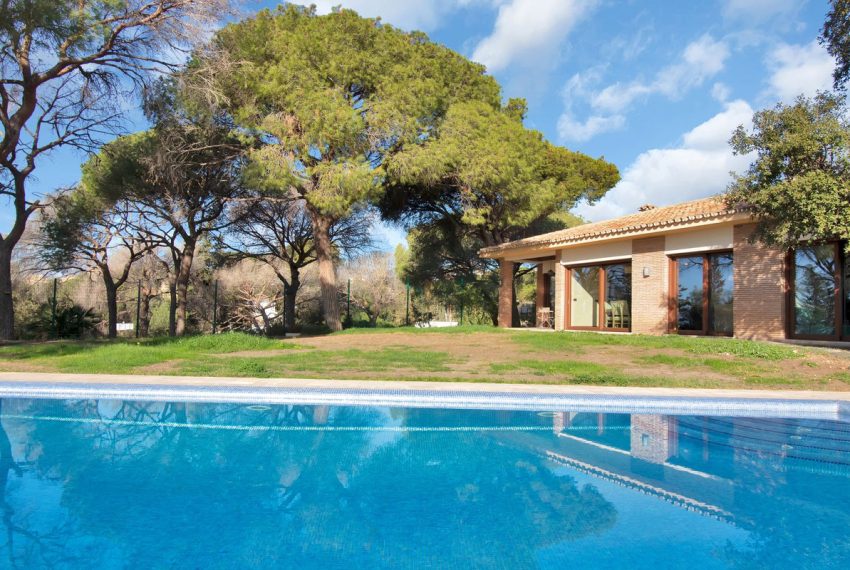 R4569874-Villa-For-Sale-Elviria-Detached-5-Beds-455-Built-3