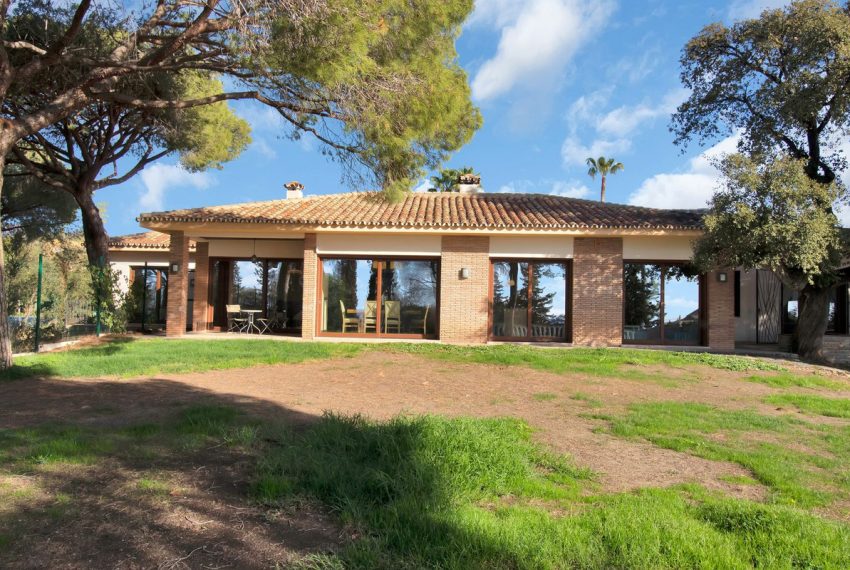 R4569874-Villa-For-Sale-Elviria-Detached-5-Beds-455-Built-6