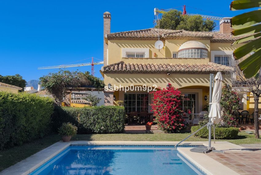 R4678342-Villa-For-Sale-Marbella-Semi-Detached-4-Beds-387-Built-1