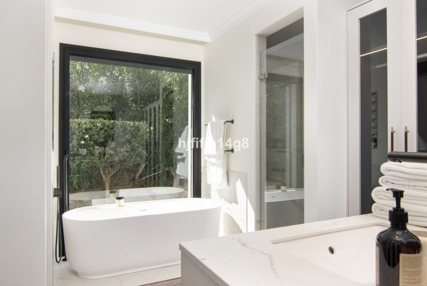 R4747663-Villa-For-Sale-Nueva-Andalucia-Detached-3-Beds-221-Built-17