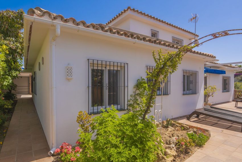 R4747885-Villa-For-Sale-Marbella-Detached-5-Beds-227-Built