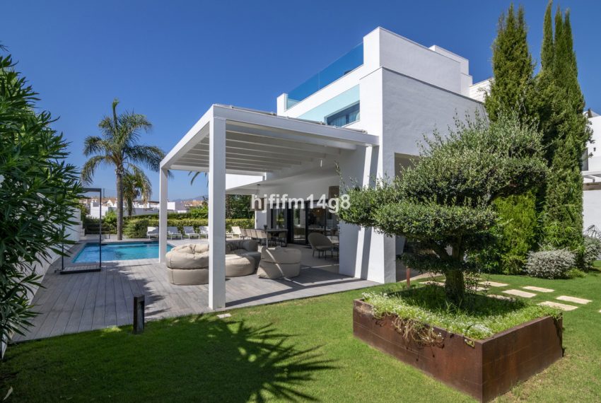 R4820602-Villa-For-Sale-San-Pedro-de-Alcantara-Detached-4-Beds-256-Built-2