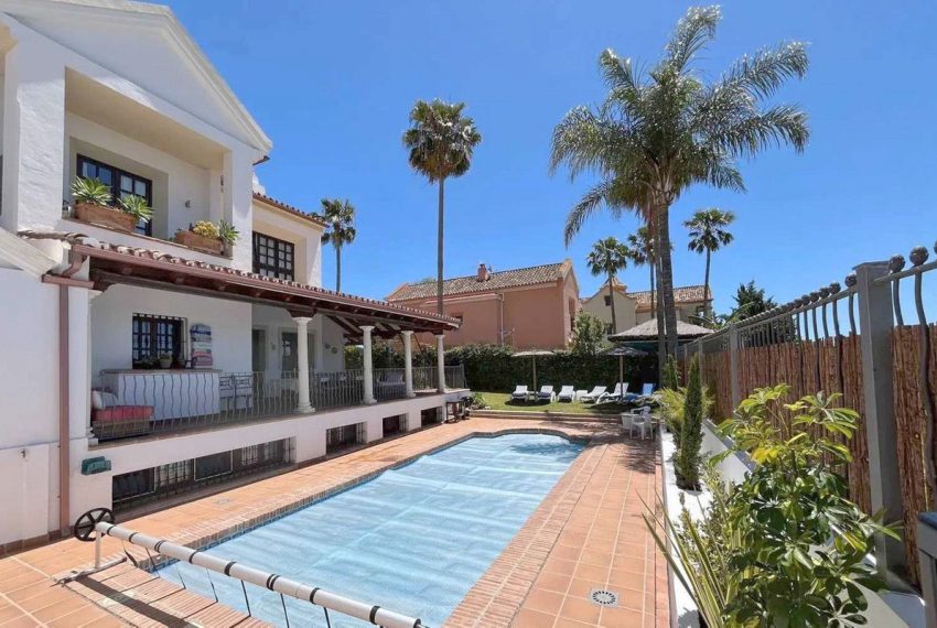 R4830766-Villa-For-Sale-San-Pedro-de-Alcantara-Detached-6-Beds-388-Built-1