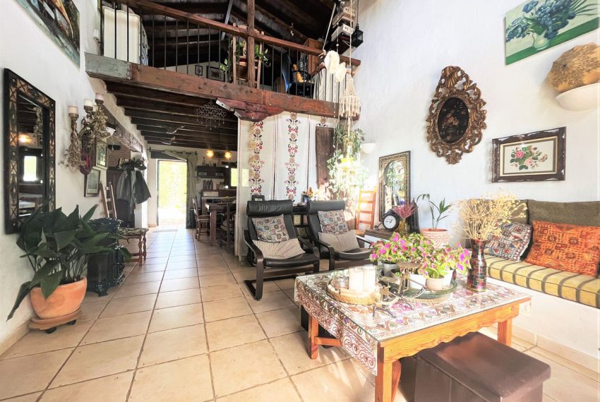 R4834960-Villa-For-Sale-Estepona-Detached-2-Beds-150-Built-2