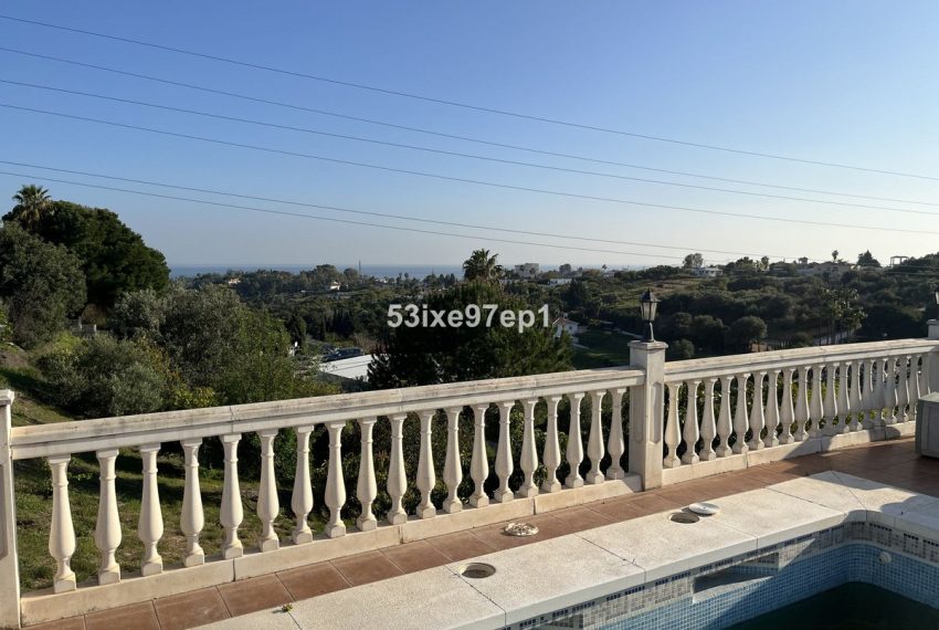 R4839889-Villa-For-Sale-Estepona-Finca-3-Beds-253-Built