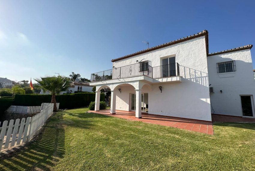 R4849504-Villa-For-Sale-Nueva-Andalucia-Detached-5-Beds-450-Built-1