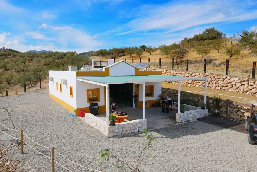 R4855498-Villa-For-Sale-Guaro-Finca-1-Beds-200-Built-2