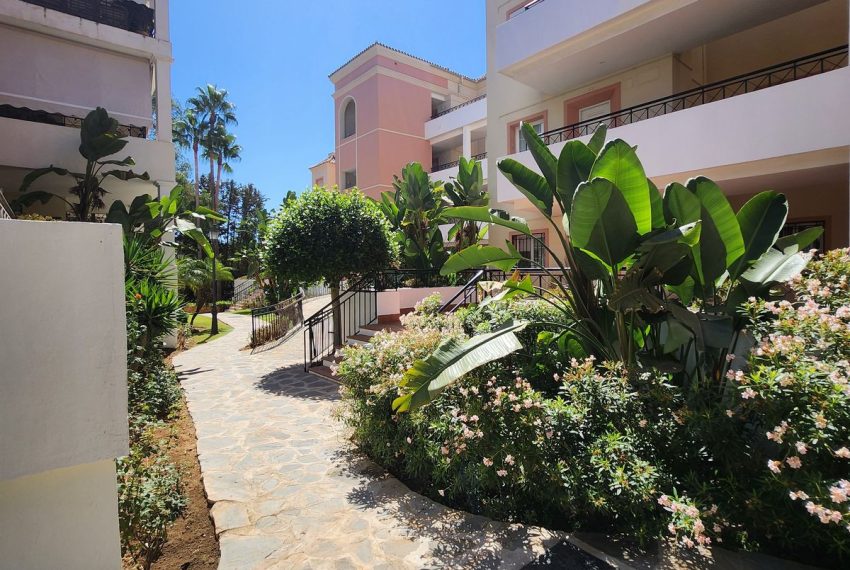 R4858000-Apartment-For-Sale-Nueva-Andalucia-Middle-Floor-3-Beds-117-Built-4