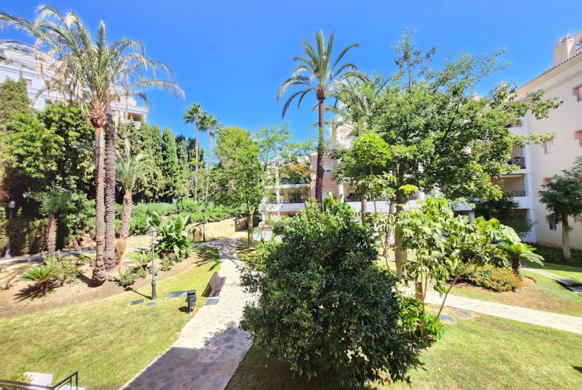 R4858000-Apartment-For-Sale-Nueva-Andalucia-Middle-Floor-3-Beds-117-Built