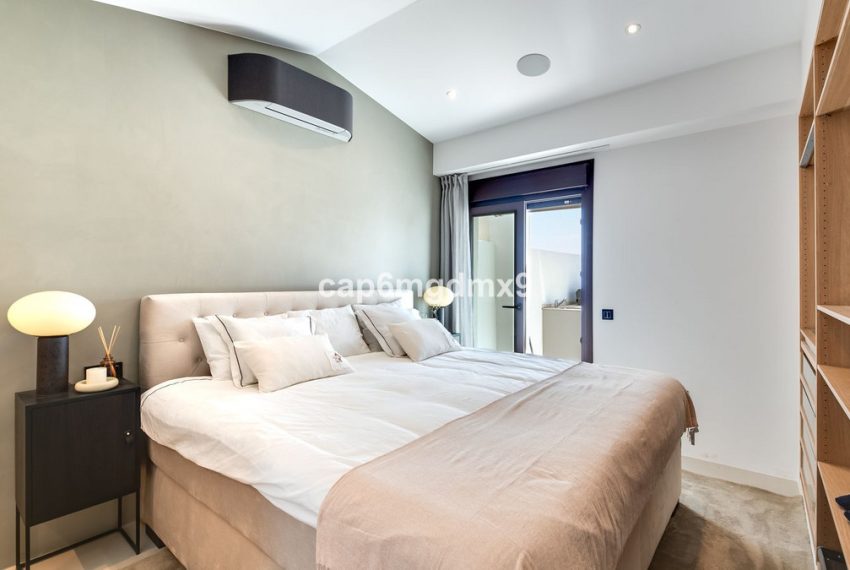 R4860781-Apartment-For-Sale-The-Golden-Mile-Penthouse-Duplex-3-Beds-115-Built-3