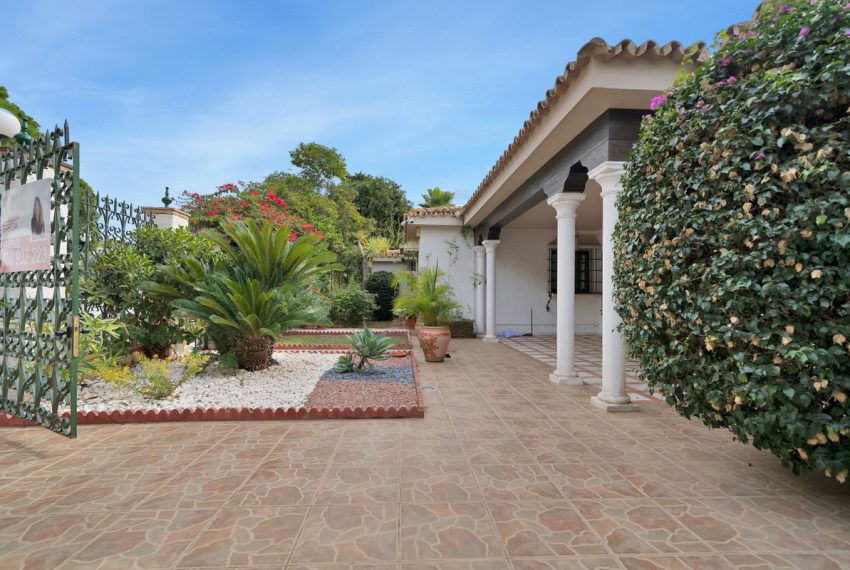 R4872601-Villa-For-Sale-Marbella-Detached-4-Beds-300-Built-3