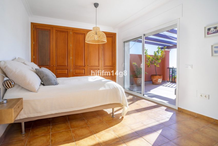 R4891567-Townhouse-For-Sale-Nueva-Andalucia-Terraced-4-Beds-250-Built-9