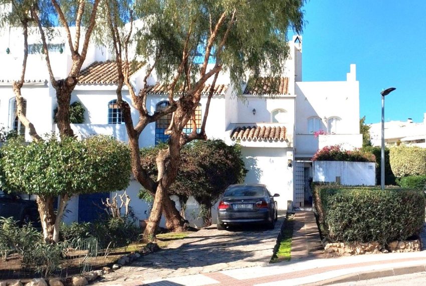 R4899031-Townhouse-For-Sale-Nueva-Andalucia-Terraced-4-Beds-198-Built