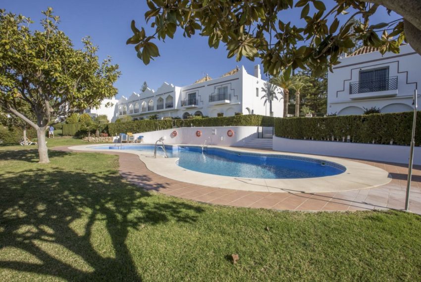 R4904128-Townhouse-For-Sale-Nueva-Andalucia-Terraced-4-Beds-134-Built-2