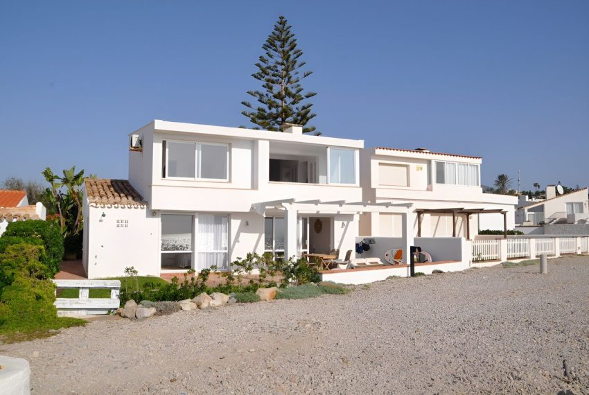 R4904737-Villa-For-Sale-Estepona-Detached-3-Beds-160-Built-1