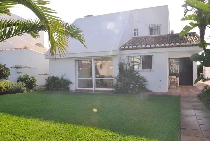 R4904737-Villa-For-Sale-Estepona-Detached-3-Beds-160-Built-3