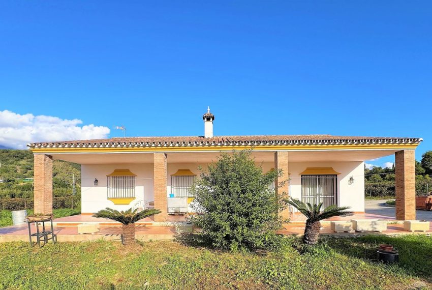 R4904977-Villa-For-Sale-Estepona-Detached-3-Beds-160-Built