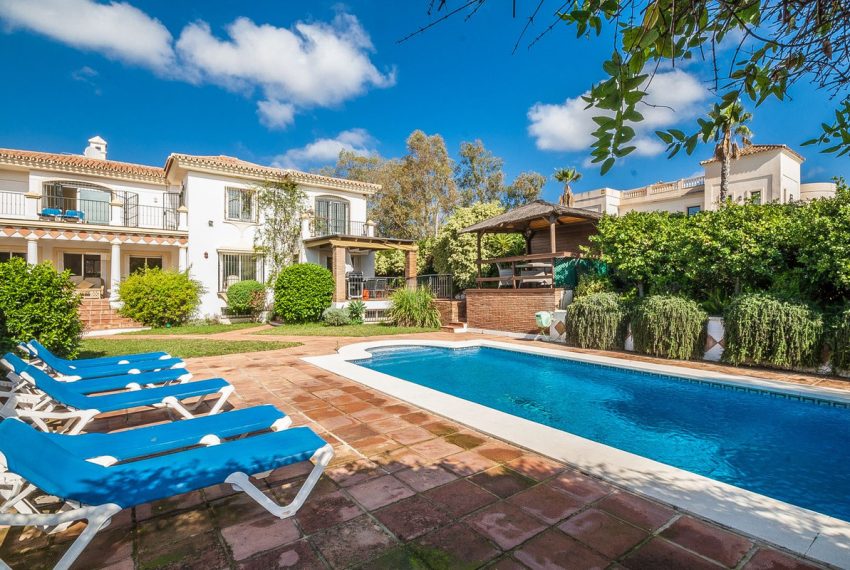 R4913143-Villa-For-Sale-Elviria-Detached-5-Beds-330-Built