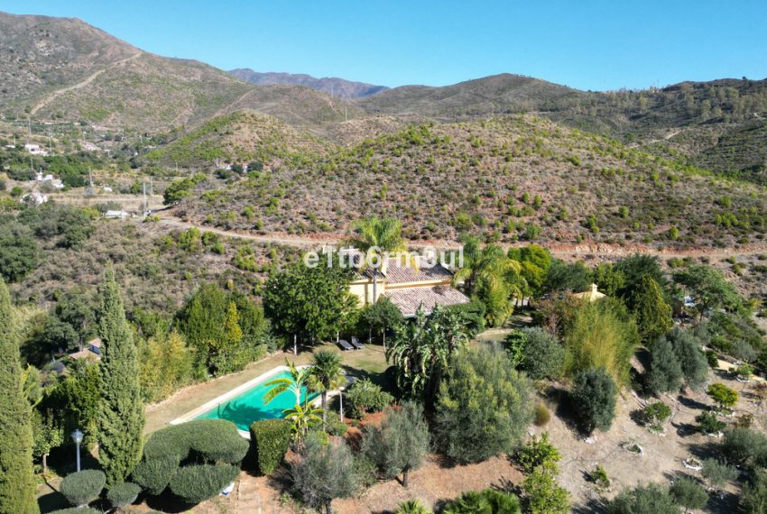 R4913407-Villa-For-Sale-Ojen-Finca-4-Beds-375-Built-14