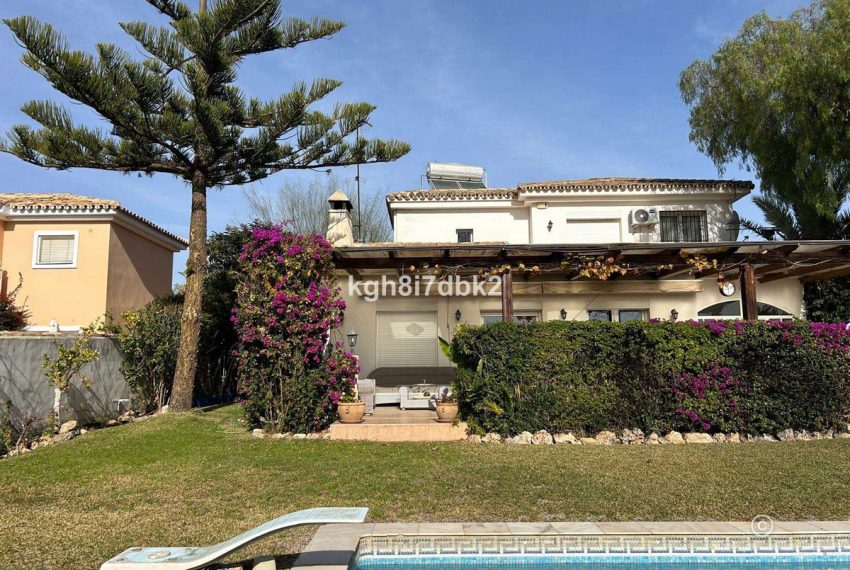 R4914055-Villa-For-Sale-Calahonda-Detached-5-Beds-175-Built-1