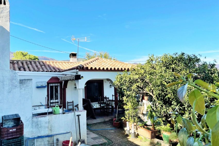 R4914187-Villa-For-Sale-Estepona-Detached-4-Beds-144-Built-2