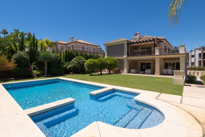 R4914472-Villa-For-Sale-Puerto-Banus-Detached-6-Beds-555-Built-3