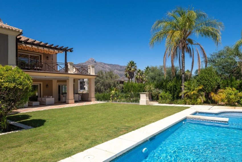 R4914472-Villa-For-Sale-Puerto-Banus-Detached-6-Beds-555-Built