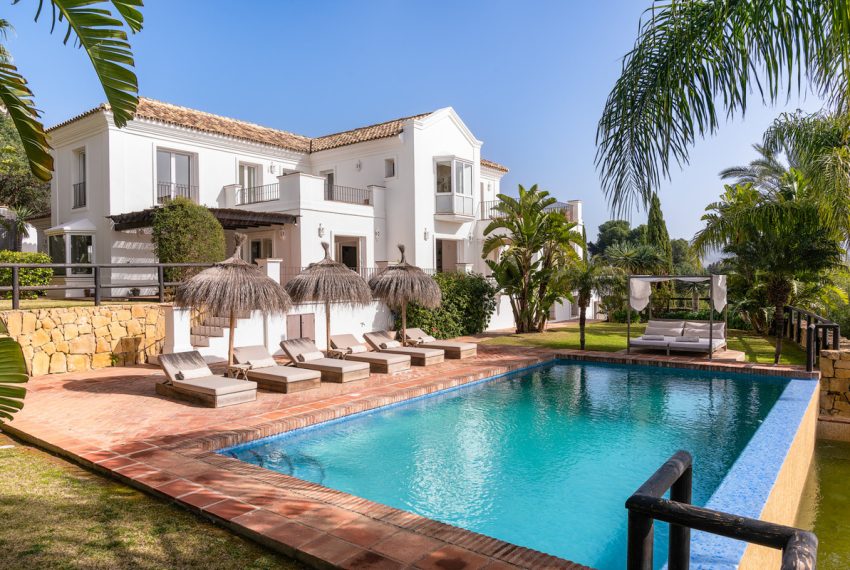 R4917520-Villa-For-Sale-Altos-de-los-Monteros-Detached-6-Beds-654-Built