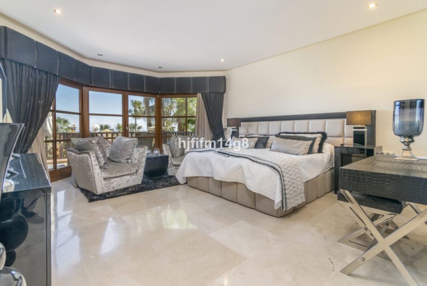 R4918387-Villa-For-Sale-The-Golden-Mile-Detached-6-Beds-686-Built-11